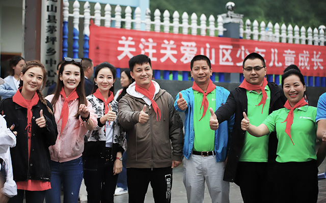 “六一微心愿，愛心暖童心”湘江電纜攜手村長李銳愛心傳遞 點(diǎn)亮未來